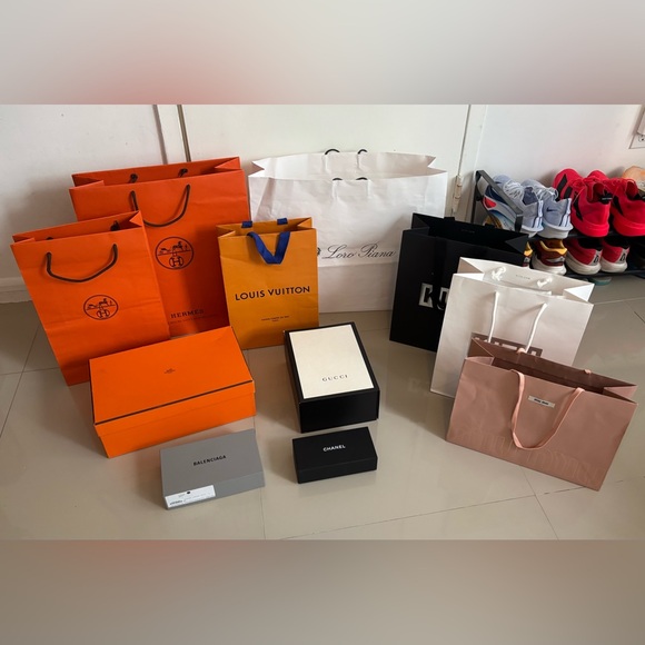 Bundle of CHANEL LORO PIANA KITH HERMES LV MIU MIU Shopper Bags & Boxes - Picture 1 of 8